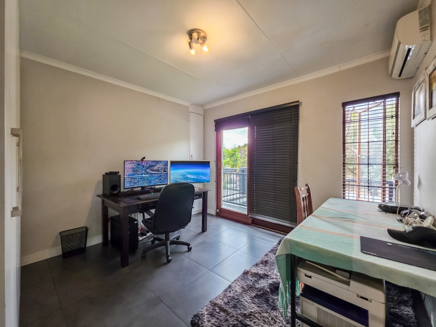 4 Bedroom Property for Sale in Faerie Glen Gauteng