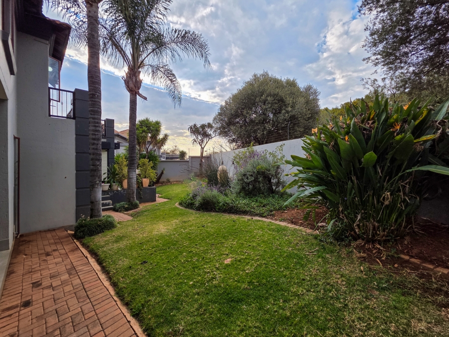 4 Bedroom Property for Sale in Faerie Glen Gauteng