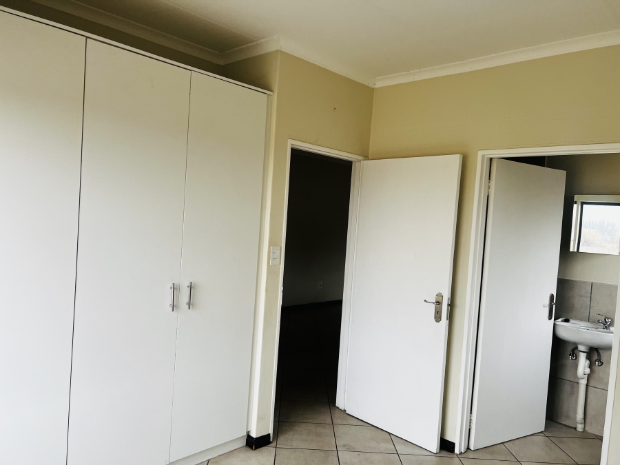2 Bedroom Property for Sale in Norton Park Gauteng