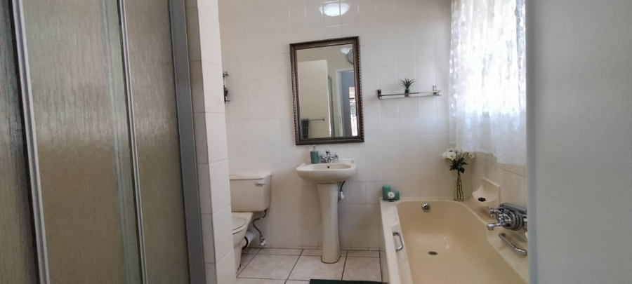 4 Bedroom Property for Sale in Greenhills Gauteng