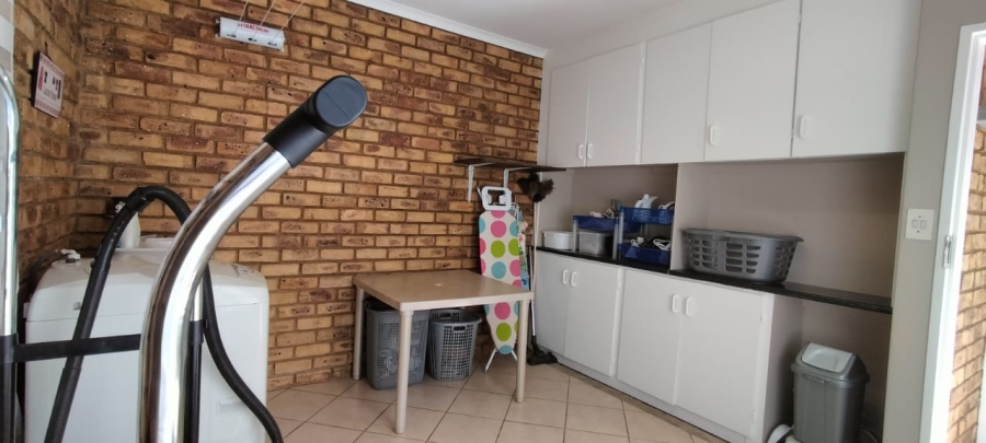 4 Bedroom Property for Sale in Greenhills Gauteng