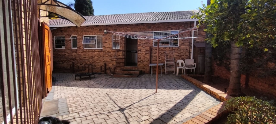 4 Bedroom Property for Sale in Greenhills Gauteng