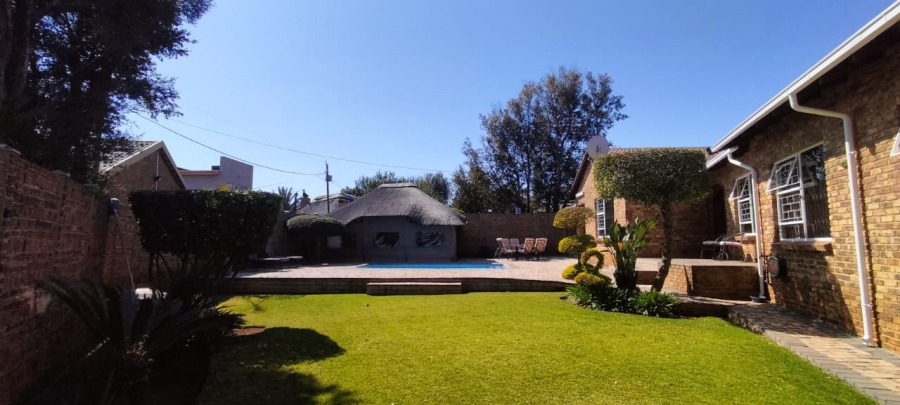 4 Bedroom Property for Sale in Greenhills Gauteng
