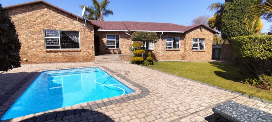 4 Bedroom Property for Sale in Greenhills Gauteng