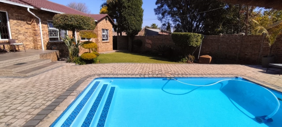 4 Bedroom Property for Sale in Greenhills Gauteng