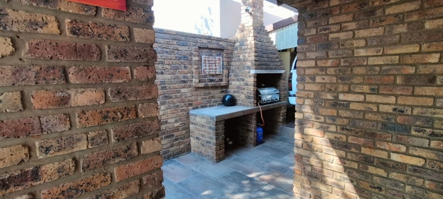 4 Bedroom Property for Sale in Greenhills Gauteng