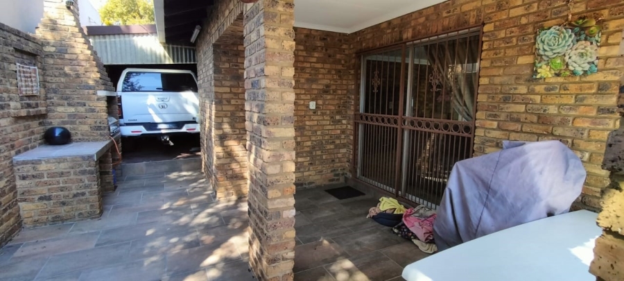 4 Bedroom Property for Sale in Greenhills Gauteng