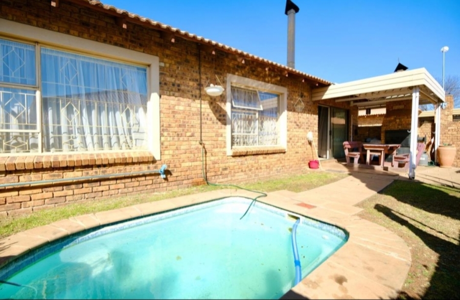 2 Bedroom Property for Sale in New State Areas Gauteng