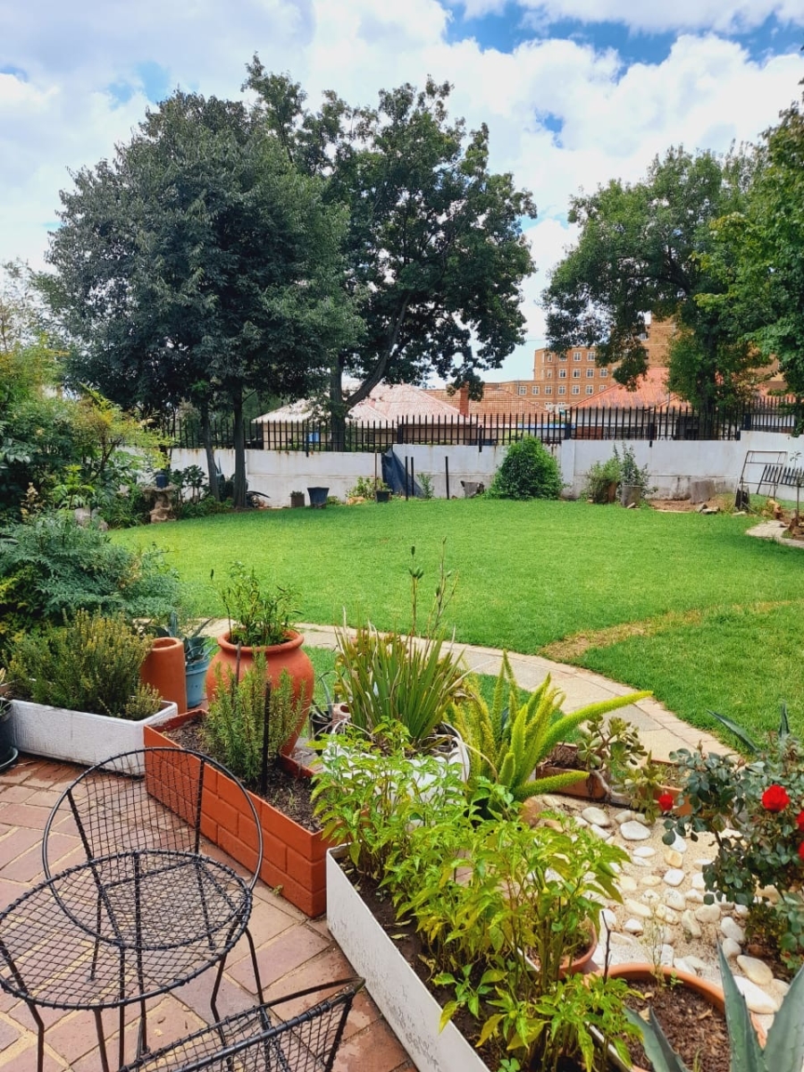8 Bedroom Property for Sale in Rosettenville Gauteng