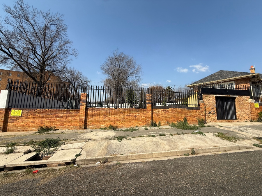 8 Bedroom Property for Sale in Rosettenville Gauteng