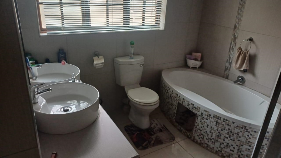 4 Bedroom Property for Sale in Meyerspark Gauteng