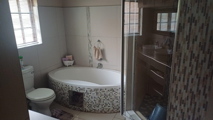 4 Bedroom Property for Sale in Meyerspark Gauteng
