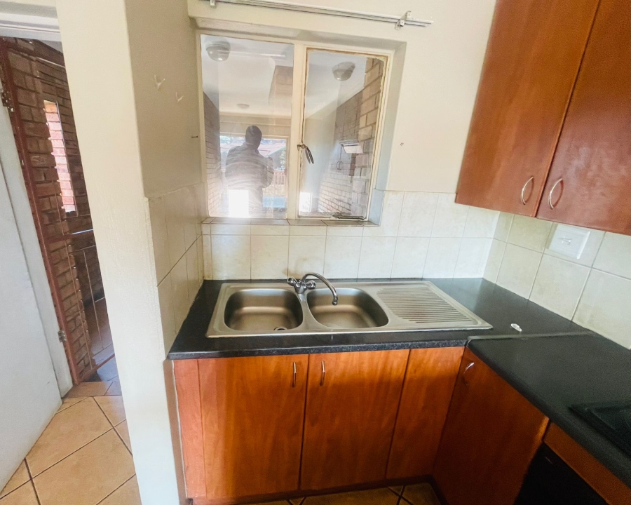 To Let 2 Bedroom Property for Rent in Birchleigh Gauteng