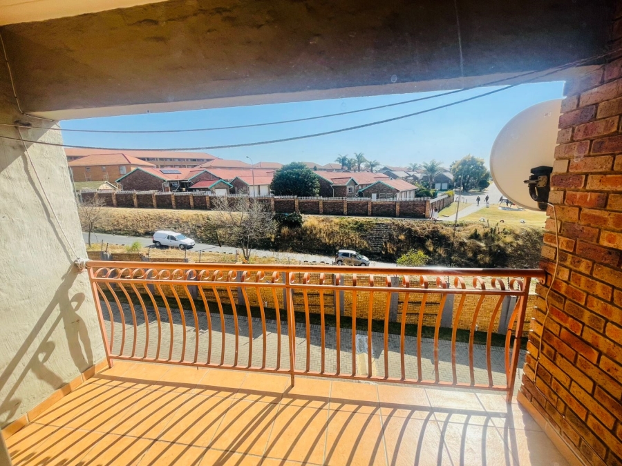 To Let 2 Bedroom Property for Rent in Birchleigh Gauteng