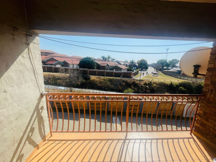 To Let 2 Bedroom Property for Rent in Birchleigh Gauteng