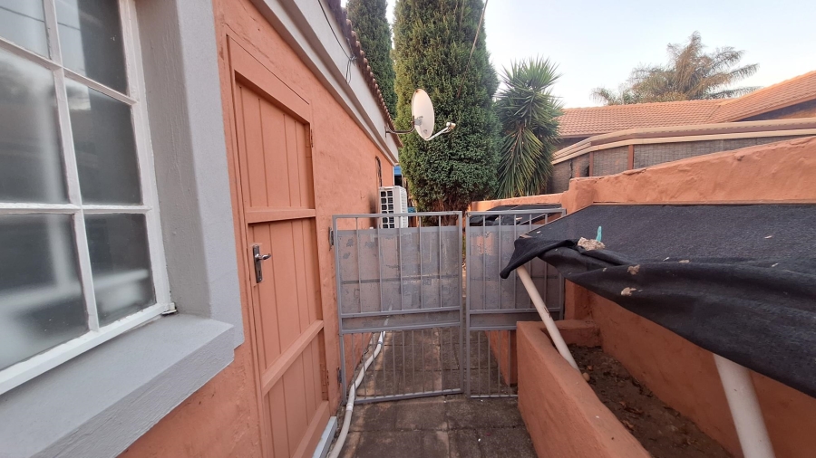 To Let 3 Bedroom Property for Rent in Thatchfield Manor Gauteng