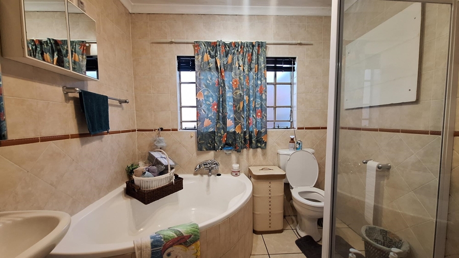 To Let 3 Bedroom Property for Rent in Thatchfield Manor Gauteng