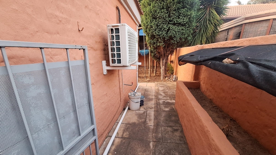 To Let 3 Bedroom Property for Rent in Thatchfield Manor Gauteng