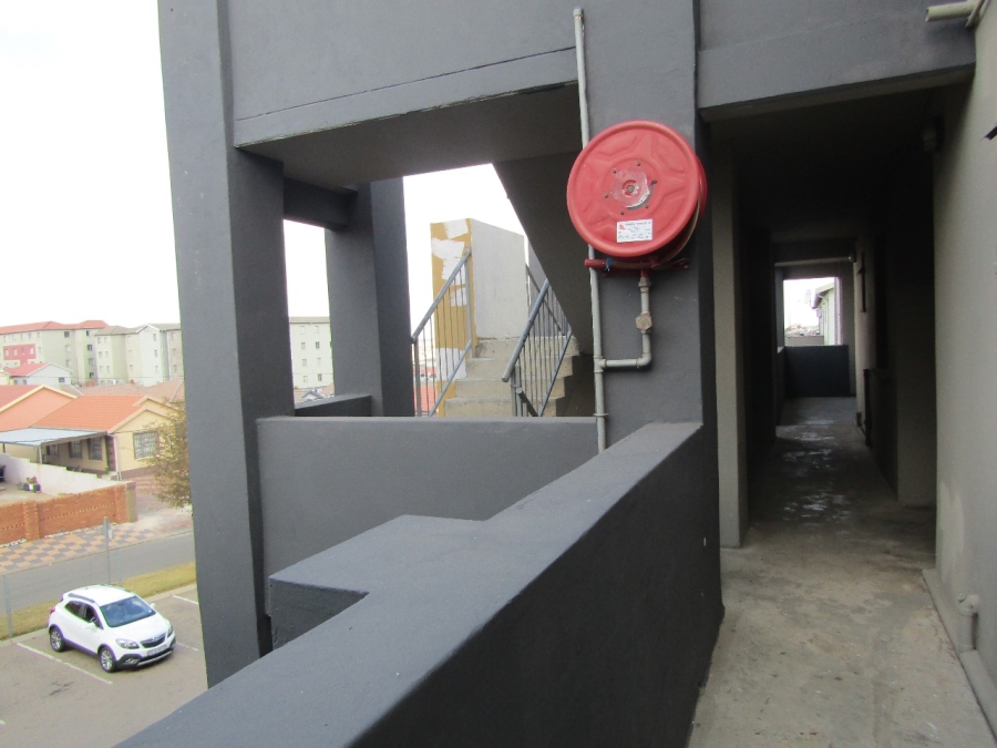 2 Bedroom Property for Sale in Fleurhof Gauteng