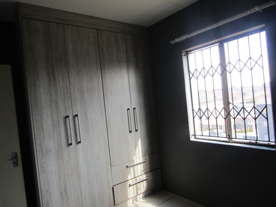 2 Bedroom Property for Sale in Fleurhof Gauteng