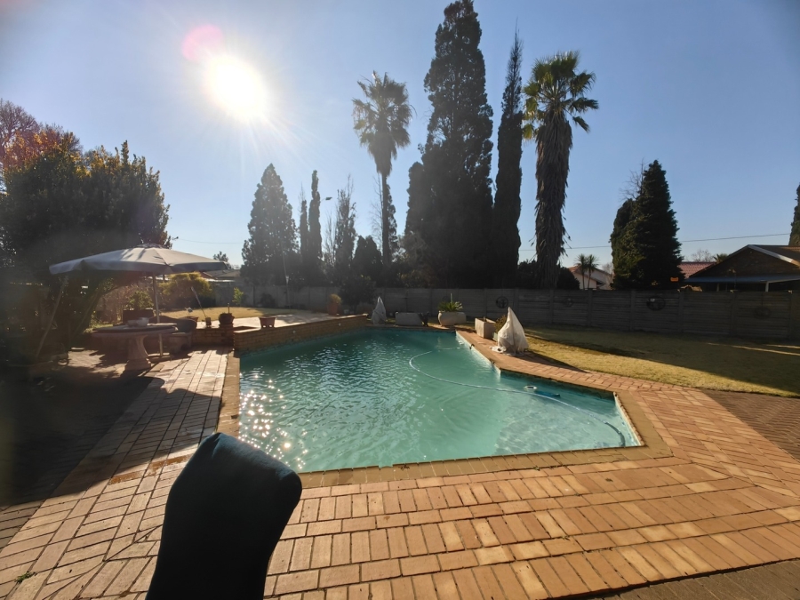 3 Bedroom Property for Sale in Bonanne Gauteng