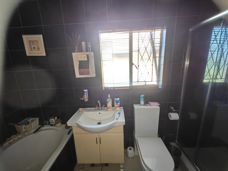 3 Bedroom Property for Sale in Bonanne Gauteng