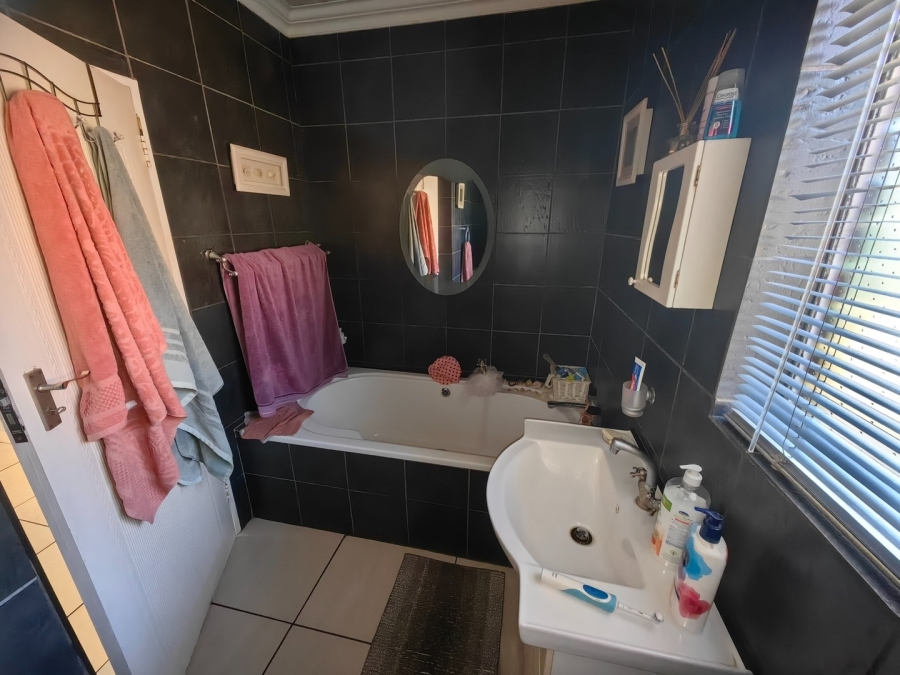 3 Bedroom Property for Sale in Bonanne Gauteng