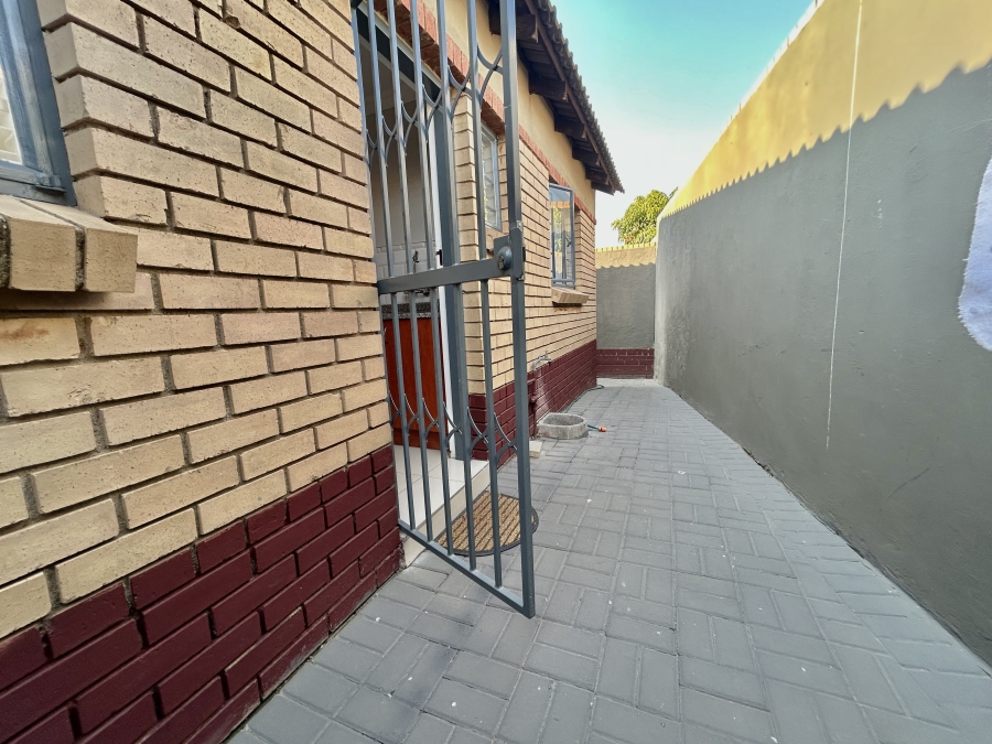 2 Bedroom Property for Sale in Halfway Gardens Gauteng