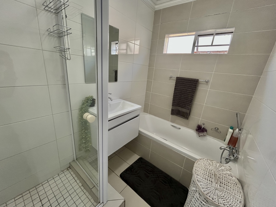 2 Bedroom Property for Sale in Halfway Gardens Gauteng