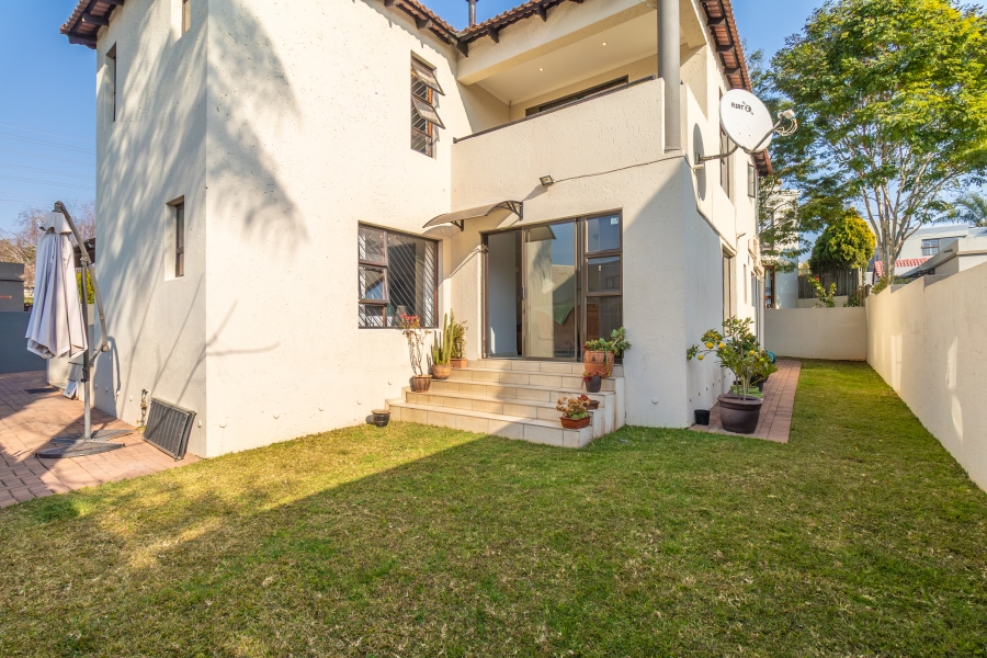 4 Bedroom Property for Sale in Magaliessig Gauteng