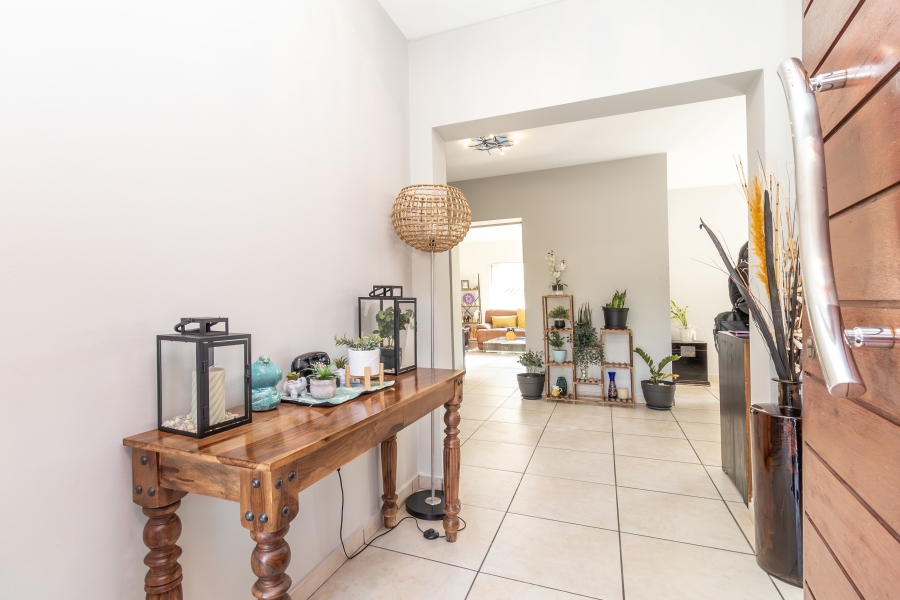 4 Bedroom Property for Sale in Magaliessig Gauteng