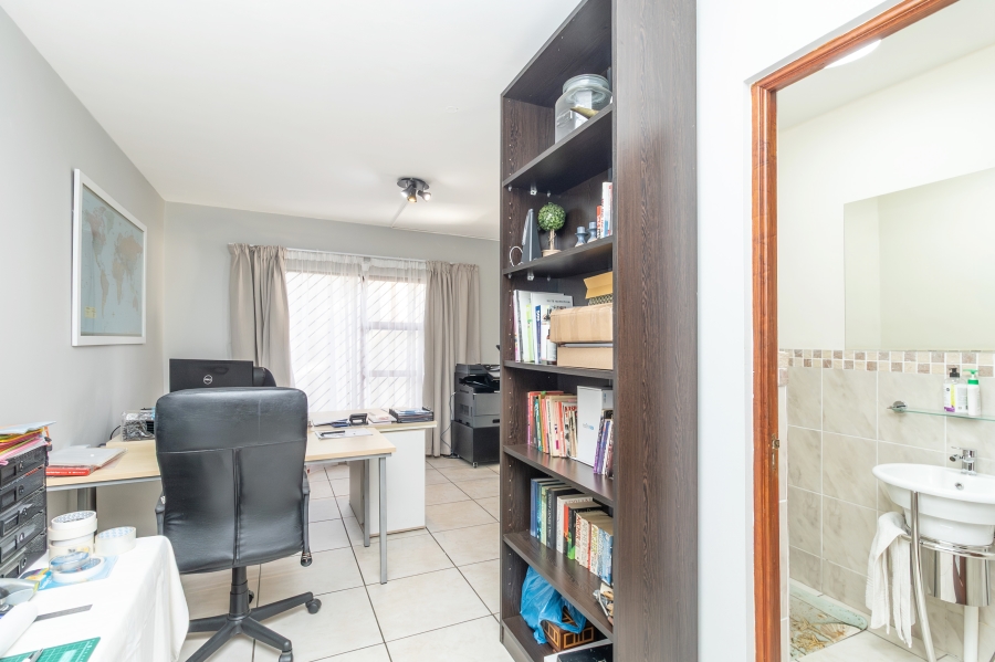 4 Bedroom Property for Sale in Magaliessig Gauteng