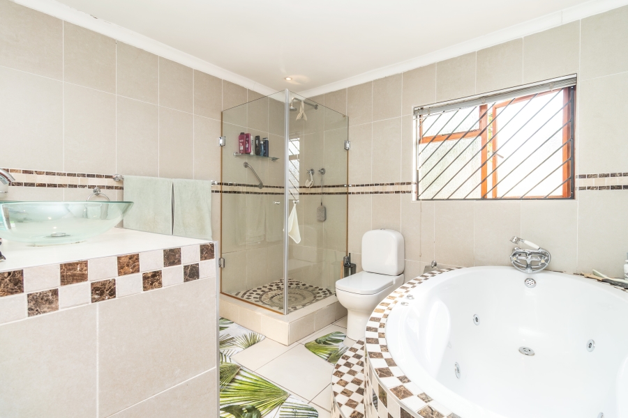 4 Bedroom Property for Sale in Magaliessig Gauteng