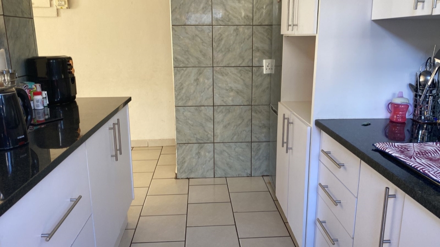 1 Bedroom Property for Sale in Elandspoort Gauteng
