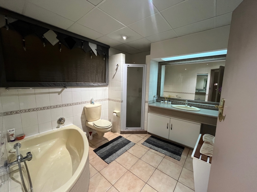 5 Bedroom Property for Sale in Rietvalleirand Gauteng