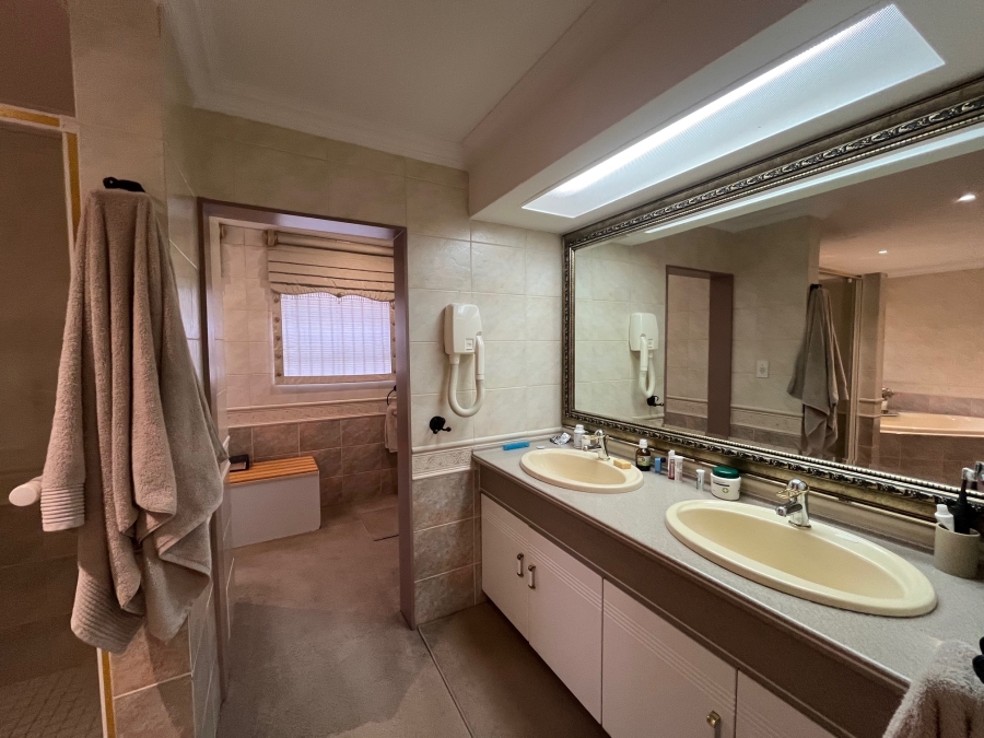 5 Bedroom Property for Sale in Rietvalleirand Gauteng