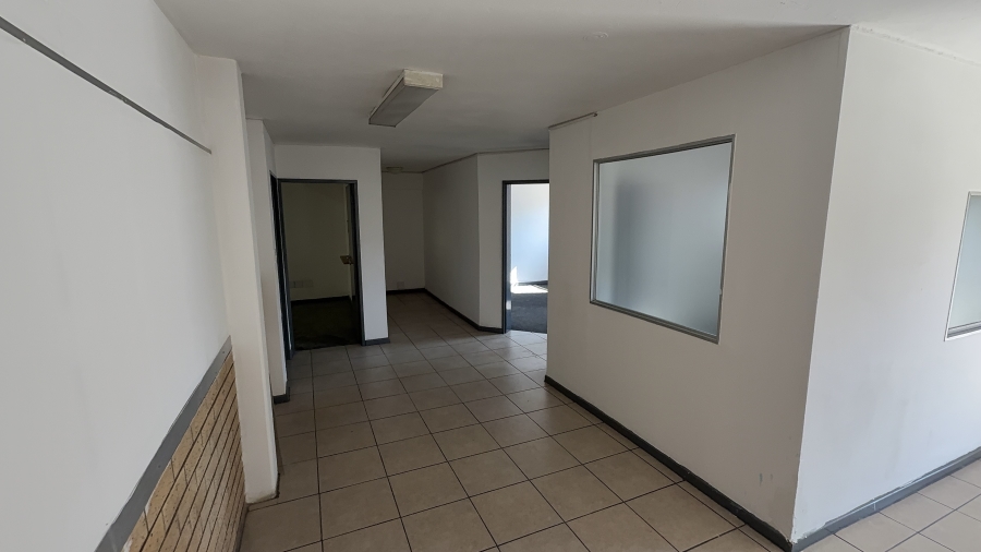 To Let commercial Property for Rent in Driehoek Gauteng