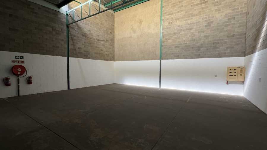 To Let commercial Property for Rent in Driehoek Gauteng