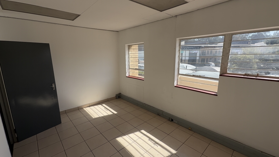 To Let commercial Property for Rent in Driehoek Gauteng