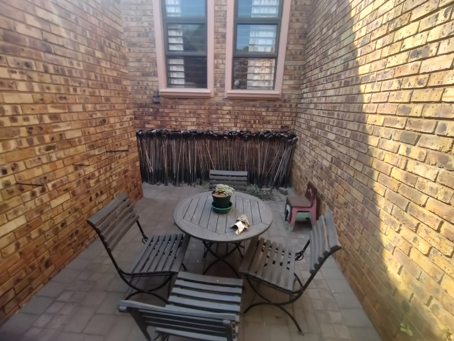 5 Bedroom Property for Sale in Ninapark Gauteng