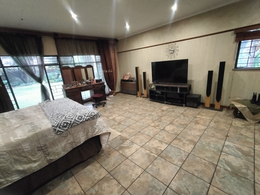 5 Bedroom Property for Sale in Pretoria North Gauteng