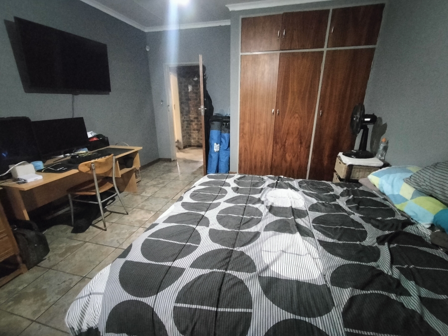 5 Bedroom Property for Sale in Pretoria North Gauteng