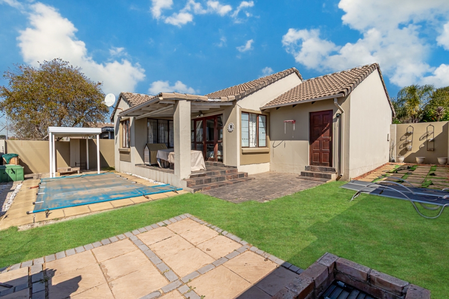 2 Bedroom Property for Sale in North Riding Gauteng
