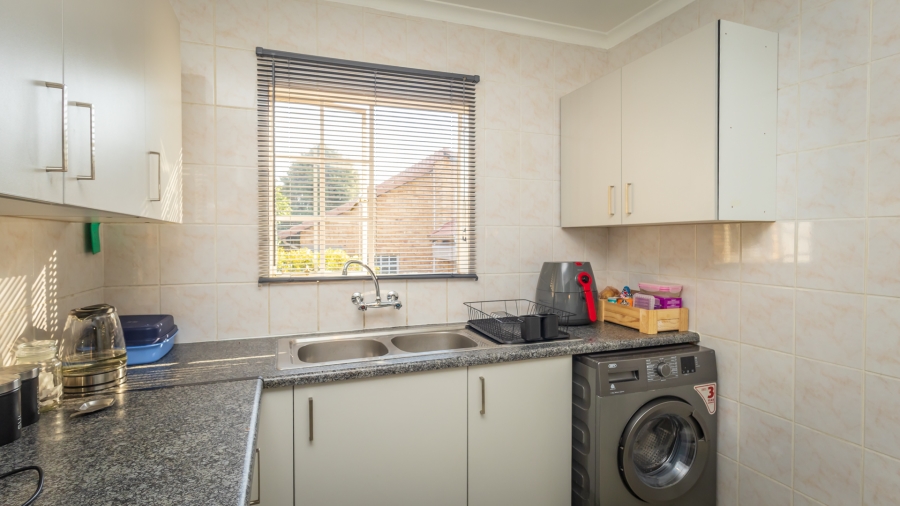 3 Bedroom Property for Sale in Wilgeheuwel Gauteng