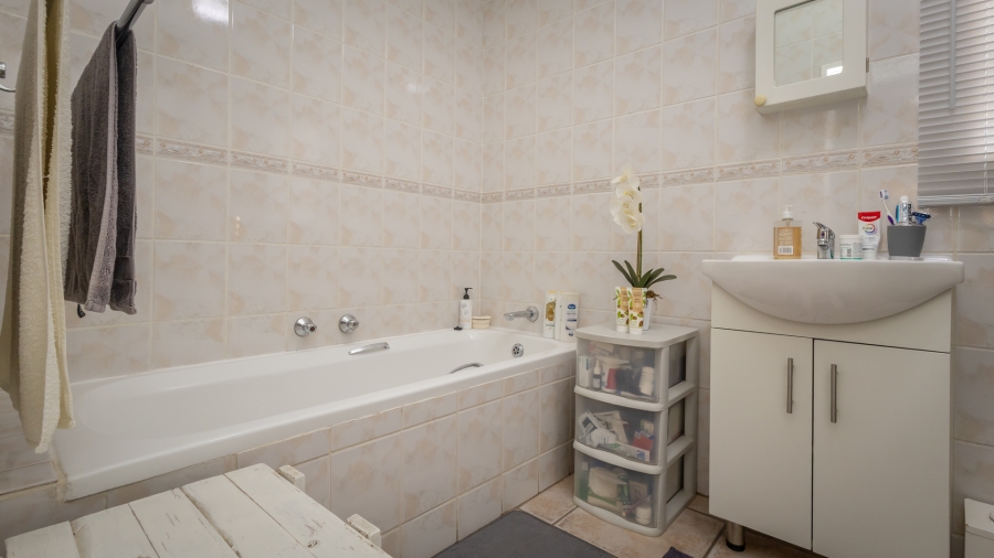 3 Bedroom Property for Sale in Wilgeheuwel Gauteng