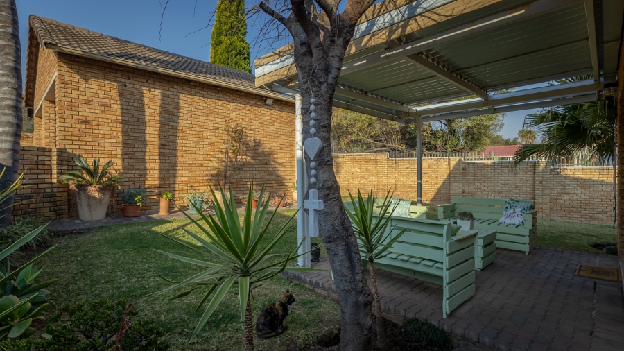 3 Bedroom Property for Sale in Wilgeheuwel Gauteng