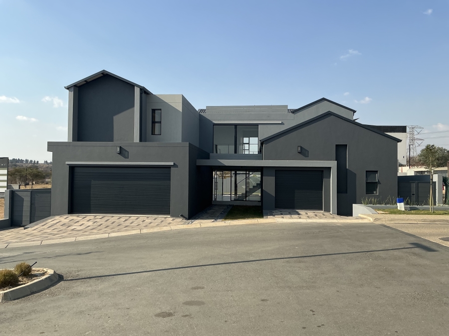 5 Bedroom Property for Sale in Helderfontein Estate Gauteng