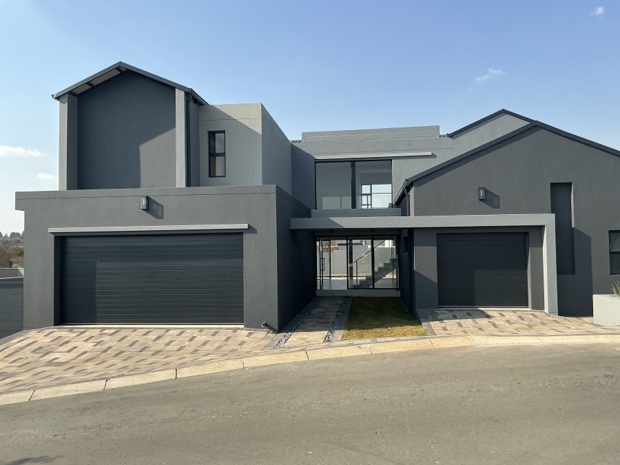 5 Bedroom Property for Sale in Helderfontein Estate Gauteng