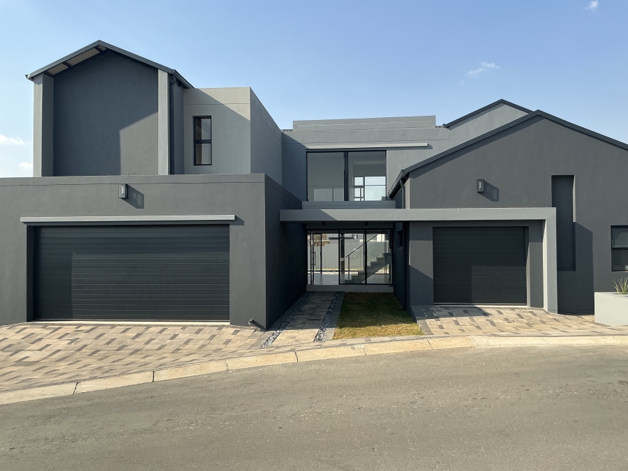 5 Bedroom Property for Sale in Helderfontein Estate Gauteng