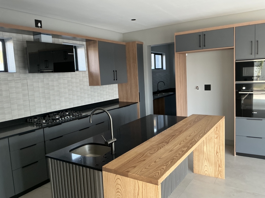 5 Bedroom Property for Sale in Helderfontein Estate Gauteng